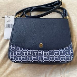 Tommy Hilfiger crossbody and hand bad